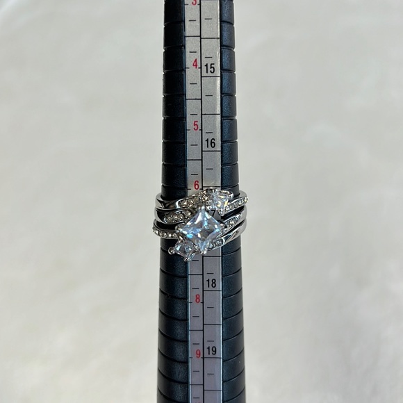 *NWOT* 3 Piece Silver Cubic zirconia Ring - Picture 2 of 5